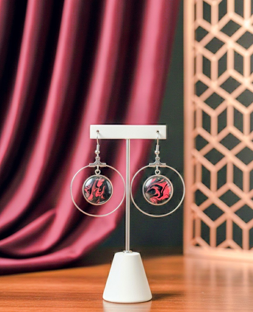 Boucles d'oreilles anneaux en peinture acrylique – Image 3